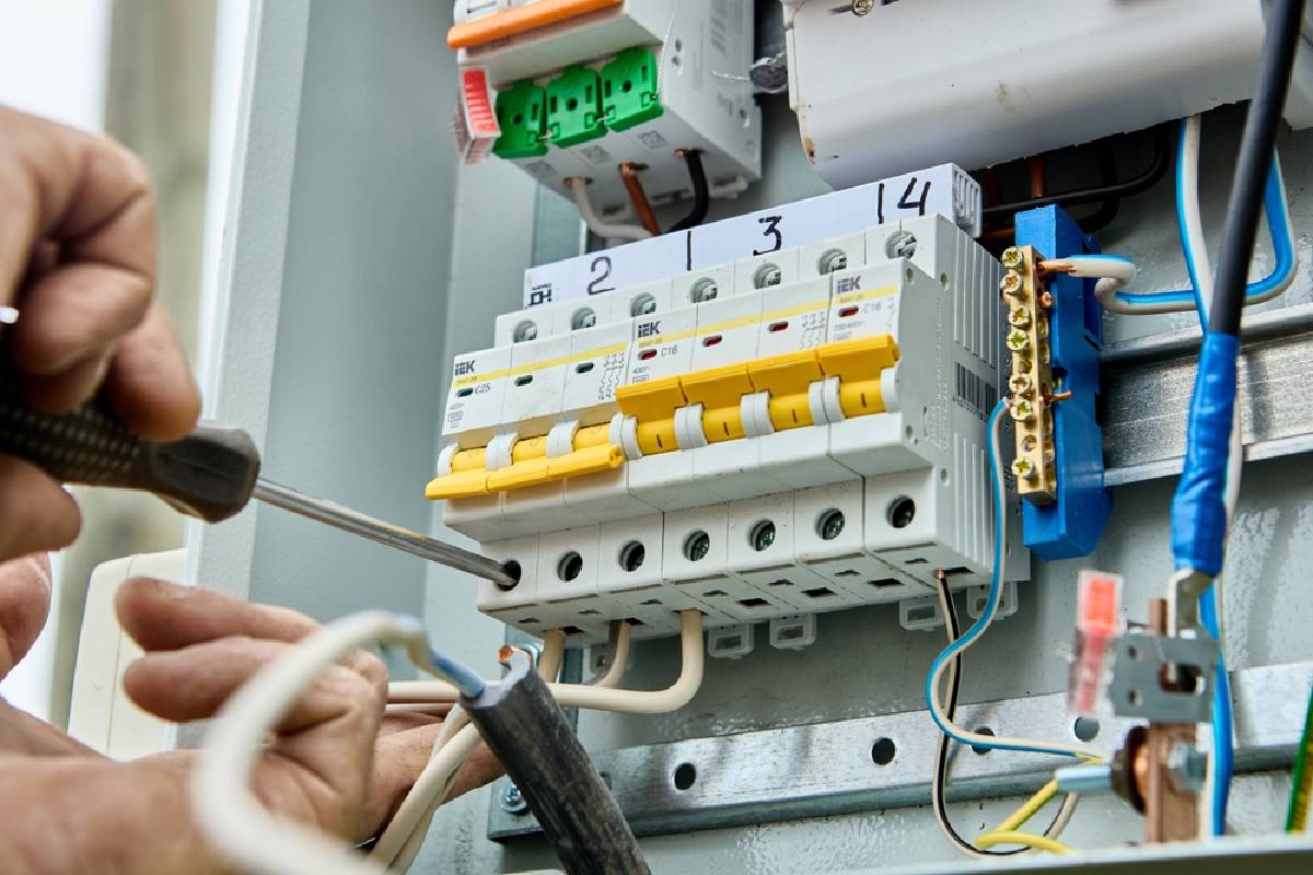 Electrician in Sleaford and Lincolnshire. Electrician in Sleaford and Lincolnshire.